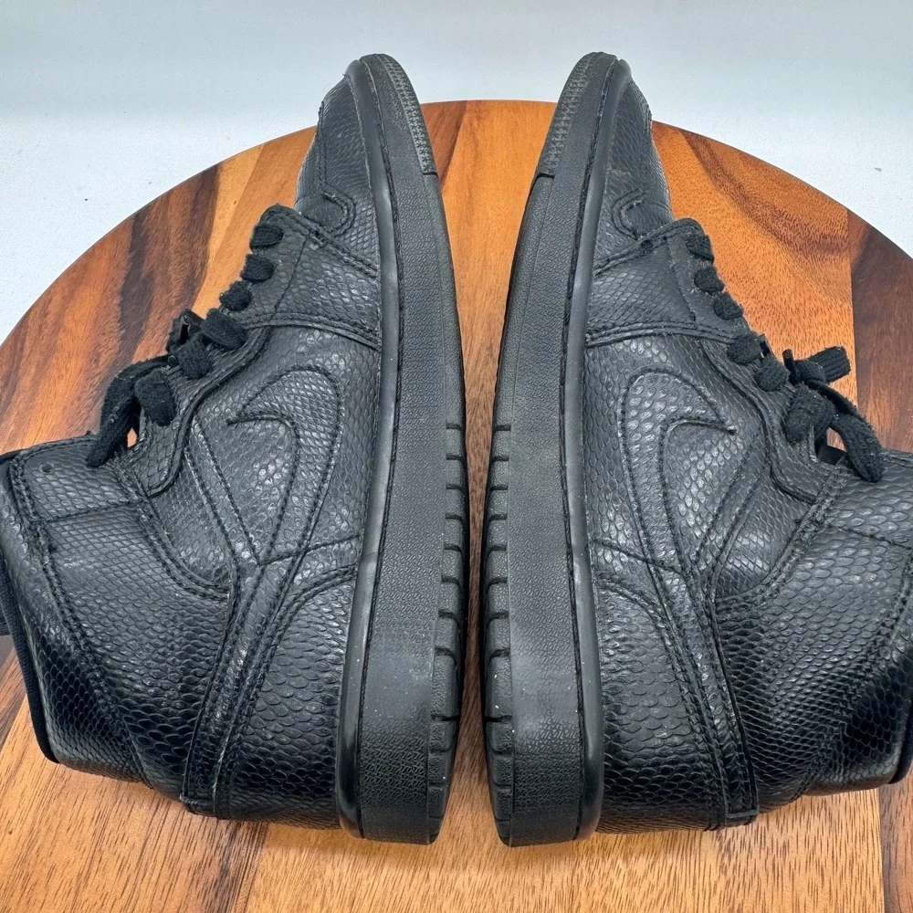 Air Jordan Mid Triple Black Snakeskin Womens 8‎ Classic Basketball Sneakers